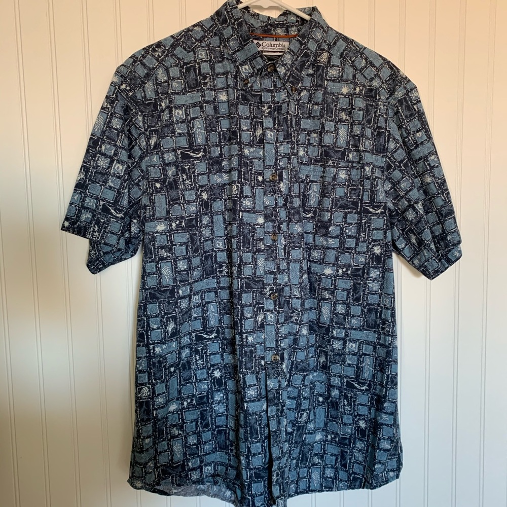 Columbia blue button up VGUC SIZE medium